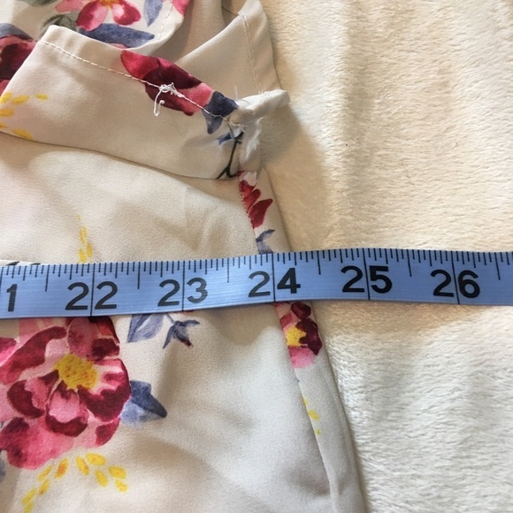 Torrid Cream Floral Relaxed Blouse Top - Picture 6 of 7
